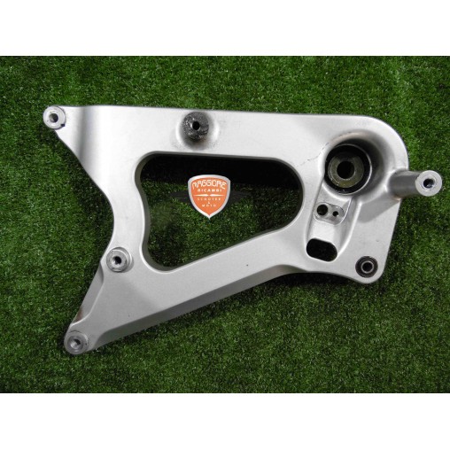 Soporte escape silenciador SYM Jet 125 2017 2020