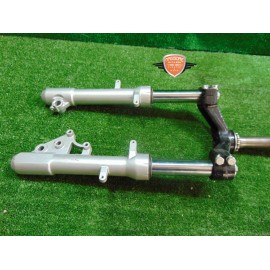Tube fourche pontet de fourche inférieur Peugeot Satelis 300 2013 2016