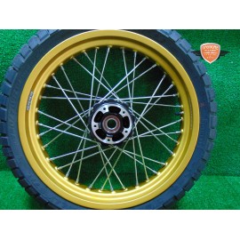 Drehen der vorderen Felge Ducati Scrambler 800 Desert Sled 2021 2022