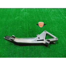 Soporte estribo reposapiés trasero derecho Honda Hornet 600 2000 2002