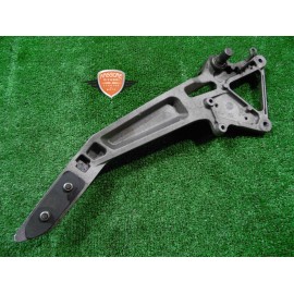 Supporto pedana poggiapiedi anteriore destra Honda Hornet 600 1999 2002