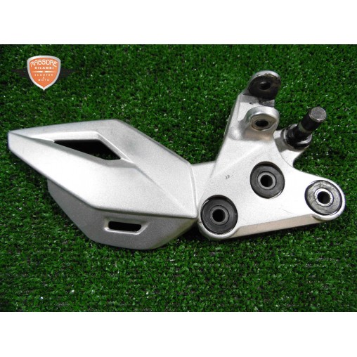 Soporte de la plataforma frontal izquierda Suzuki GSR 750 2010 2015