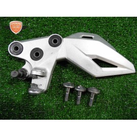 Supporto pedana poggiapiedi anteriore sinistra Suzuki GSR 750 2010 2015