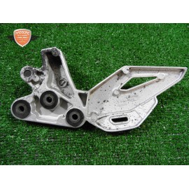 Soporte de la plataforma frontal izquierda Suzuki GSR 750 2010 2015