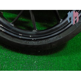 Drehen der vorderen Felge Ducati Hypermotard 796 2009 2012