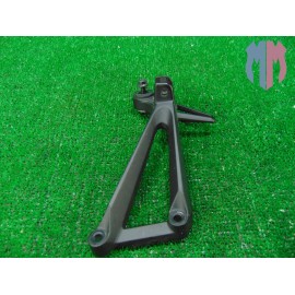Plaque pour repose-pied gauche Yamaha YZF R3 2021 2024