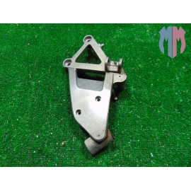 Plaque pour repose pied droit Honda VRF 750 F 1990 1993