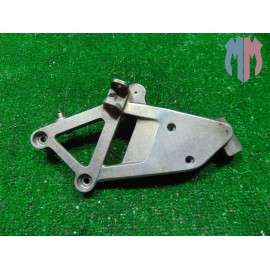 Plaque pour repose pied droit Honda VRF 750 F 1990 1993