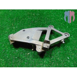 Plaque pour repose pied droit Honda VRF 750 F 1990 1993