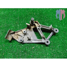 Plaque pour repose pied droit Honda VRF 750 F 1990 1993