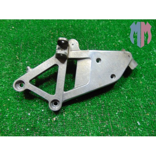 Plaque pour repose pied droit Honda VRF 750 F 1990 1993