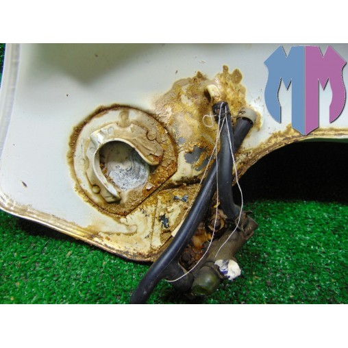 Réservoir essence droit Suzuki DR 750 BIG 1996 1998
